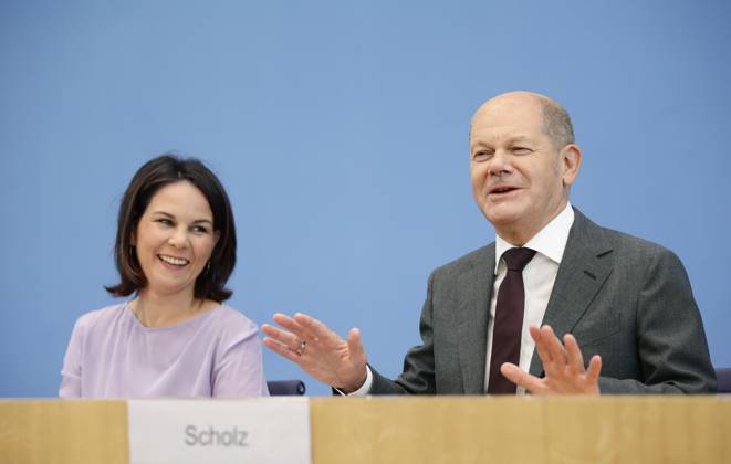 Berlin, Federal Press Conference Presentation of the National Security Strategy
