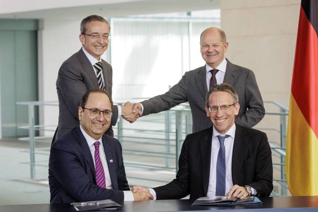 Germany, Intel and Federal Government Signing of contract in Berlin