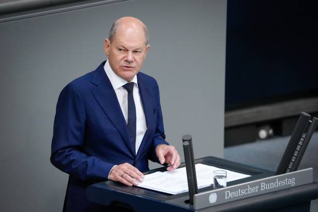 Berlin, Plenary Session in the Bundestag, Government Statement by Olaf Scholz