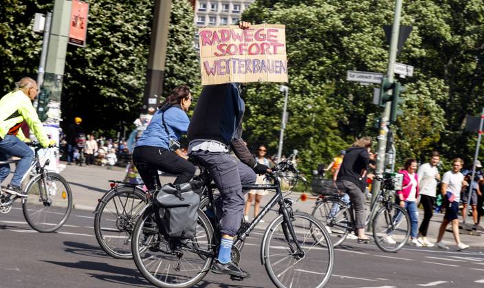 Berlin, cycling demonstration against transport policy