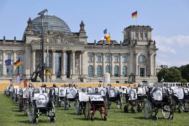 Berlin, Long Covid Protest in front of the Reichstag Building