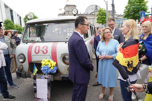 Berlin, action in support of Ukraine in front of the Reichstag building
