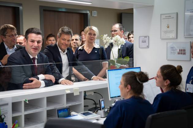 Berlin, Robert Habeck and Hubertus Heil visit the Charite