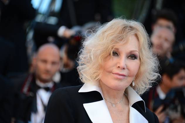 Kim Novak receives a Golden Lion for her lifetime achievement at the Venice Film Festival