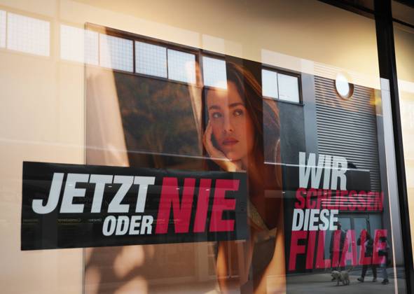 Insolvent fashion chain Hallhuber closes all remaining branches by the end of the month, archive images