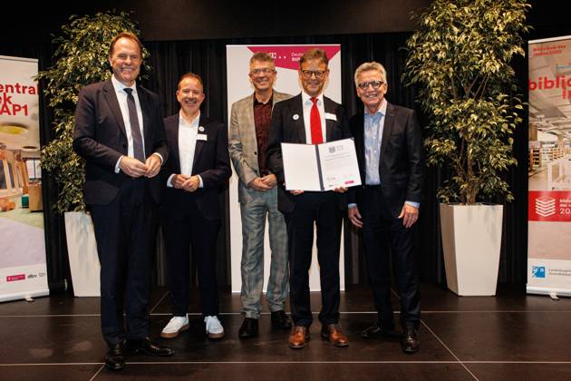 Deutschland, Düsseldorfer Zentralbibliothek erhält Nationalen Bibliothekspreis Bibliothek des Jahres