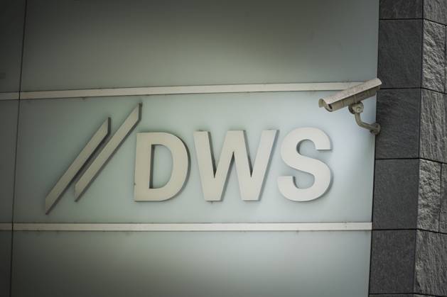 Deutsche Bank subsidiary DWS must pay 25 million euros in fines for greenwashing, symbolic images