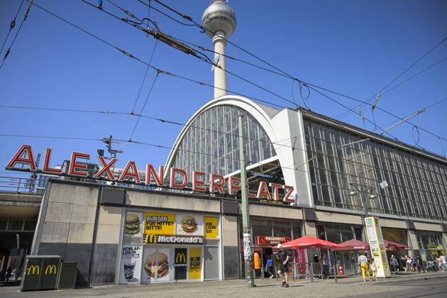Berlin, redevelopment plans for Alexanderplatz station, archive images
