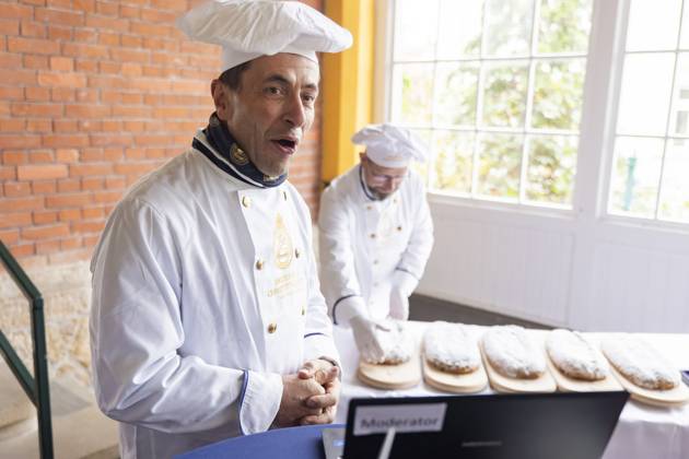 Sachsen, Stollenprüfer vergeben Qualitätssiegel für Dresdner Christstollen