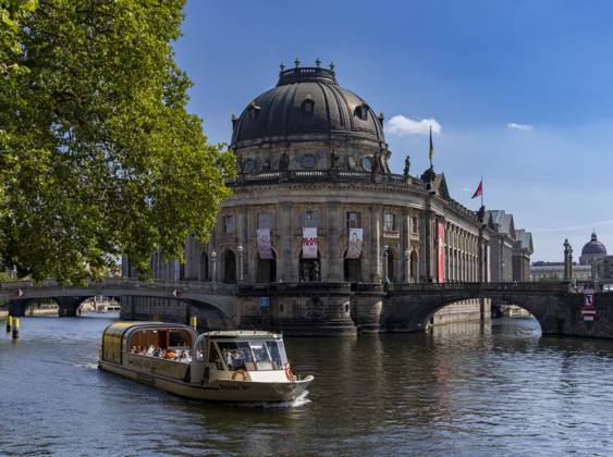 Several Berlin museums reduce opening hours, archive images