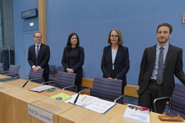 Berlin, Bundespressekonferenz: Veröffentlichung des PISA 2022-Berichts
