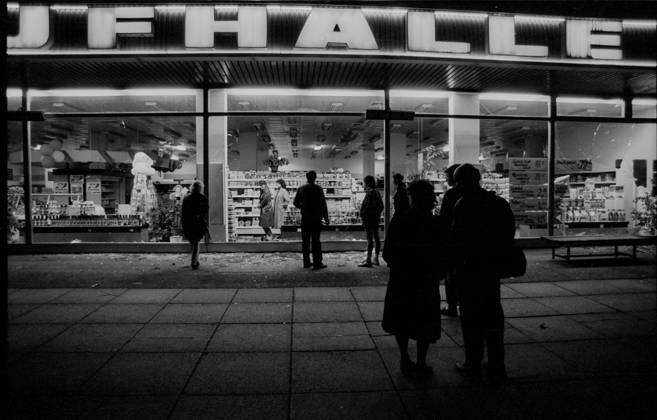IMAGO International History, Archive, Germany, Protests against reunification, Berlin 1990