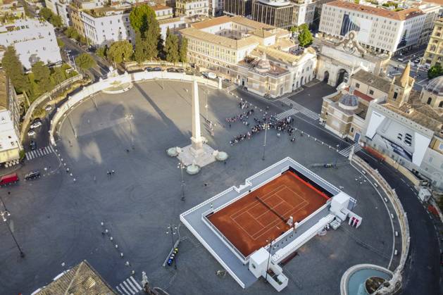 Rom, Tennisplatz auf der Piazza del Popolo wirbt für die Italian Open