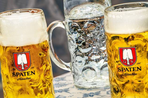 Oktoberfest, Preis-Schock auf der Wiesn, Wasser teurer als Maß Bier, Archivbilder