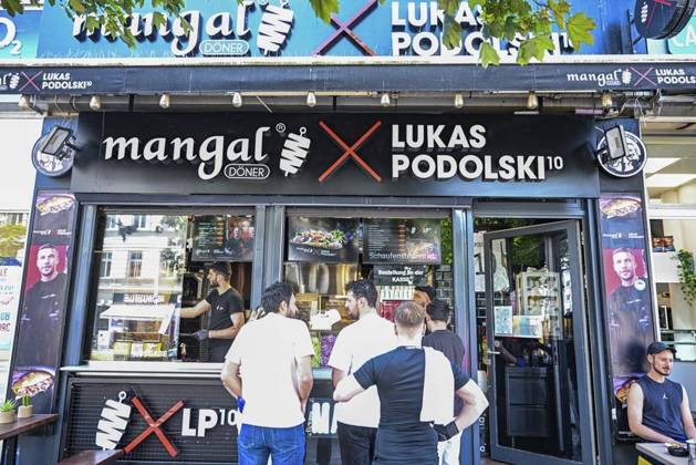 Podolskis Berlin kebab store is already closed again, archive pictures