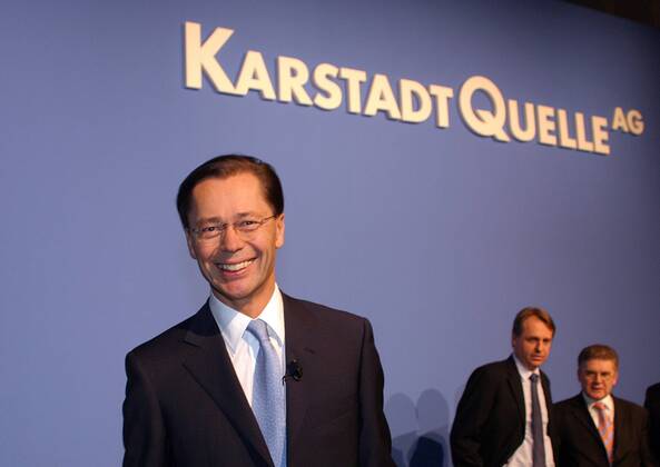 KarstadtQuelle sells department stores' real estate for 4.5 billion euros, 20th anniversary on 27 March