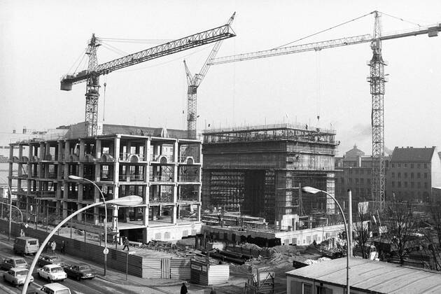 Opening of the new Friedrichstadtpalast in East Berlin, 40th anniversary on 27 April