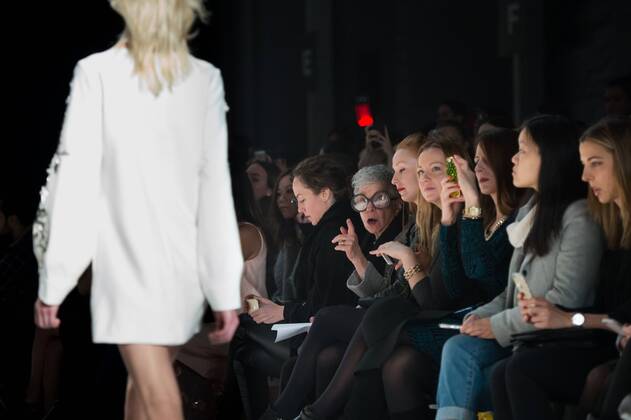 Fashion Influencer - Iris Apple