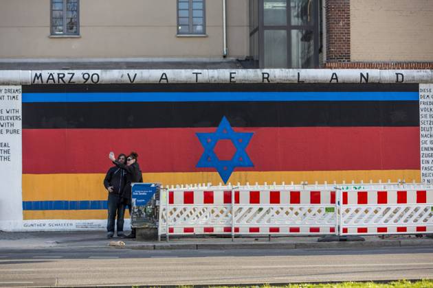 East Side Gallery in Berlin - Fatherland painting was smeared - Archive pictures
