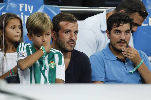 Rafael van der Vaart with son Damian at a football match in Madrid