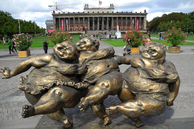 Figures by the artist Xu Hongfei in Berlin