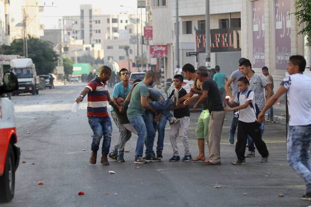 Palestine: Israeli forces search Jenin refugee camp