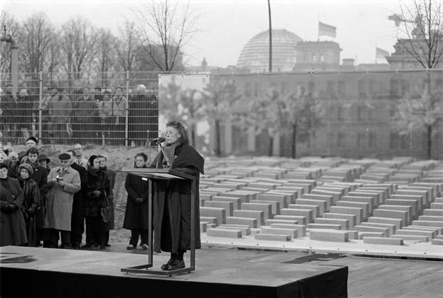 Symbolic start of construction of the Holocaust memorial in Berlin, 25th anniversary on 27 January