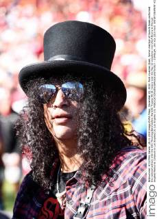 Slash plays the US national anthem at a football game in Los Angeles