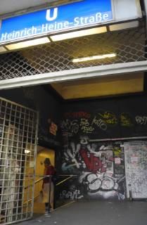 Meningitis alarm in the Berlin Kitkat Club