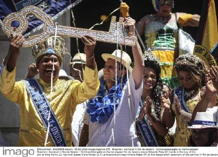 Brazil: Carnival in Rio de Janeiro - handing over the keys to the carnival couple