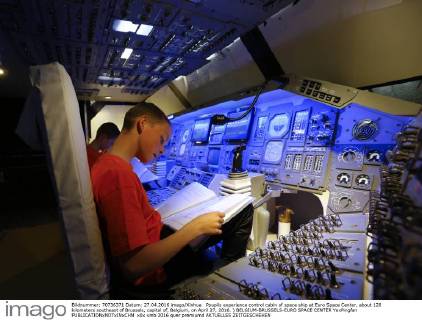 Pupils visit the Euro Space Center near Brussels