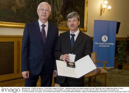 Verleihung der Ernst-Mach-Medaille in Prag