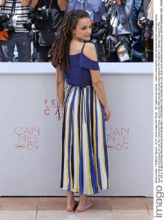 69th Festival de Cannes - Sasha Lane barefoot at the American Honey Photocall