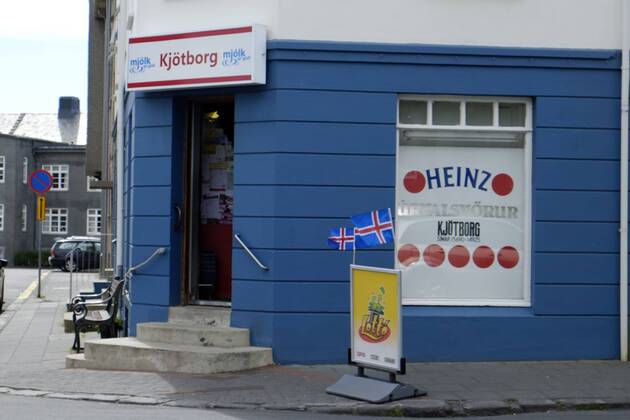 Euro fever in Iceland - public viewing in Reykjavik