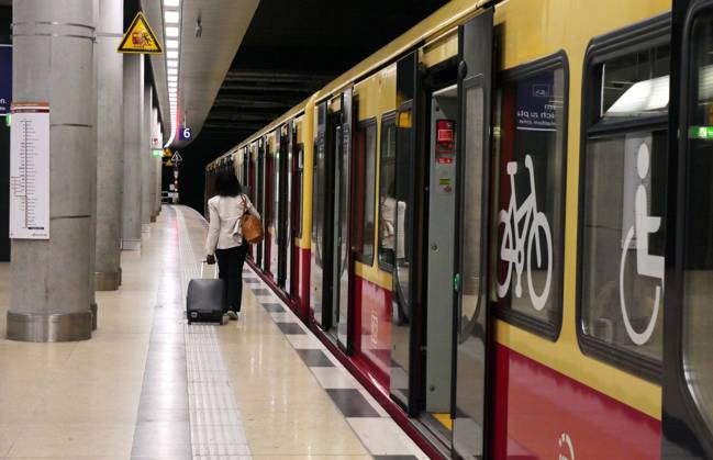 Berlin, transport expert Antje Kapek calls for separate carriages for female passengers, archive pictures