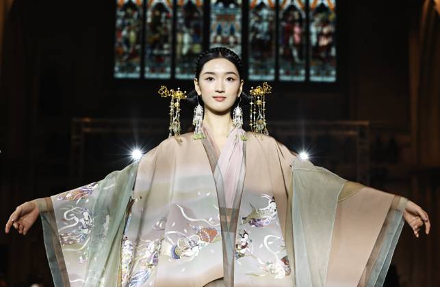 Paris Fashion Week, Heaven Gaia Moon fashion show