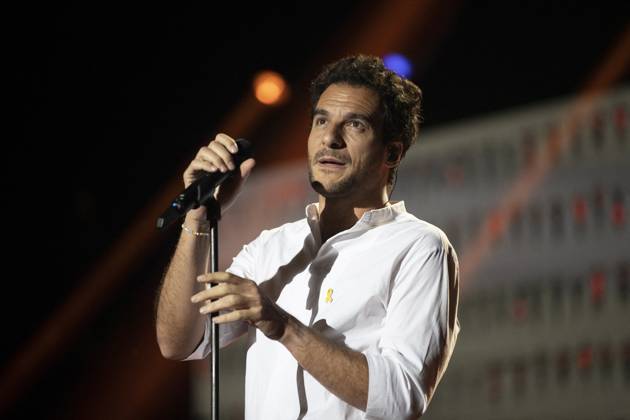 Singer Amir at commemorative event in Paris to mark the anniversary of the Hamas terror attack on Israel