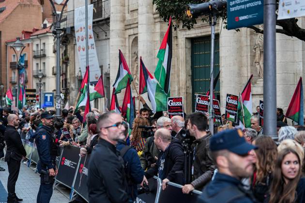 Spain, protests on the fringes of the Seminci Film Festival in Valladolid