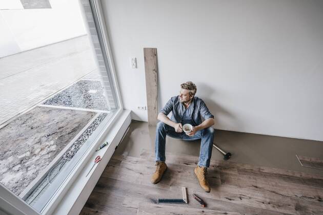 IMAGO Creative, Lifestyle, Junges Paar renoviert Wohnung