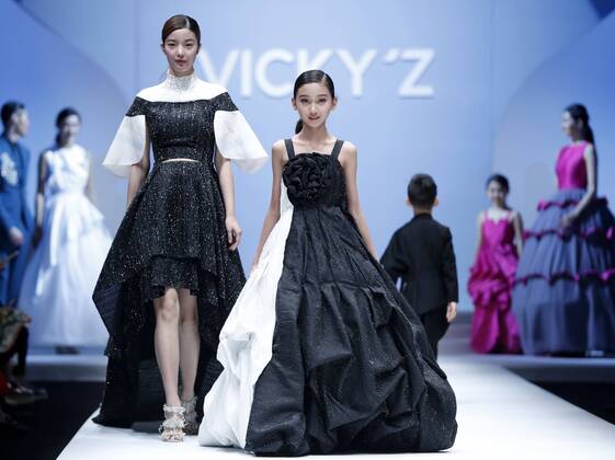 China Fashion Week - Xu Xinyin Fashion Show