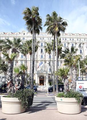Giant plant pots in Cannes serve to defend against terrorism