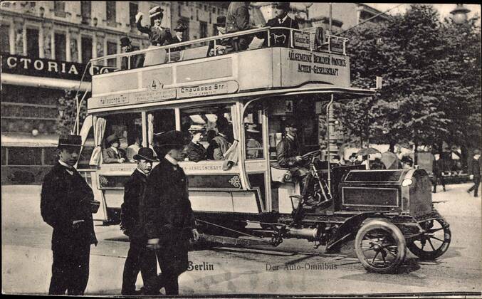 Public bus services start in Berlin, 120th anniversary on 19 November