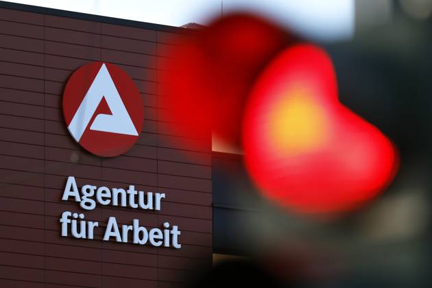 Citizens income payments rise to almost 47 billion euros