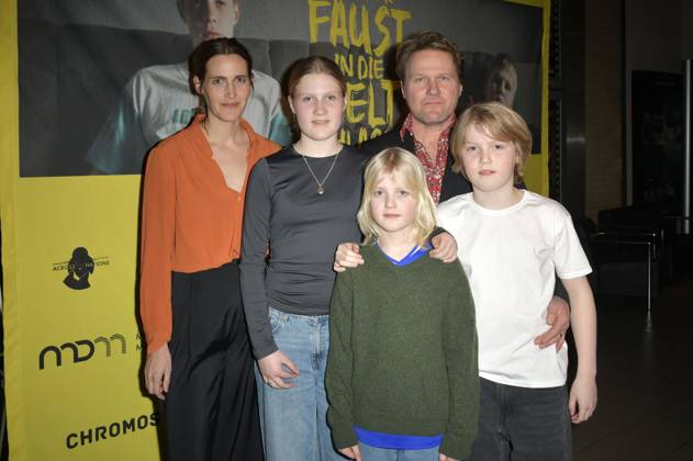 Punching the world with your fist Premiere in Berlin