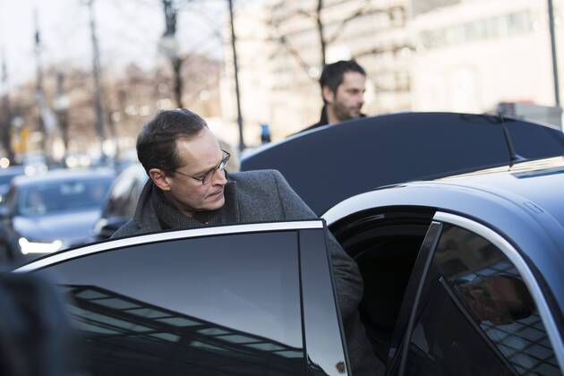 Berlin, Mayor Michael Müller SPD is on his way with a very polluting company car