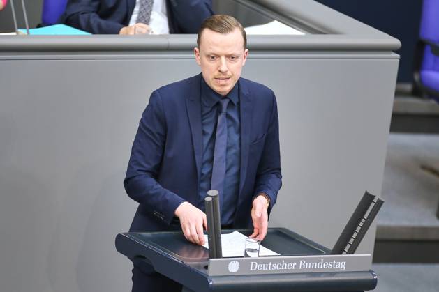 The Bundestag lifts the parliamentary immunity of SPD MP Adis Ahmetovic; archive images