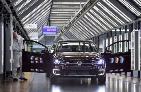 VW: e-Golf production in the Gläasernen Manufaktur in Dresden