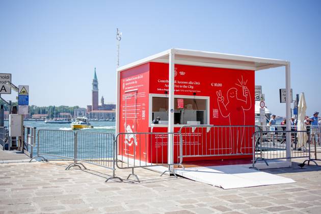 Venice entry brings in 5.4 million euros, archive images