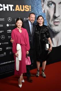 Get up. Don't. Don't. That's it! Premiere in Berlin