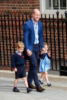Duchess Kate has her third child - Prince William and his children at the hospital